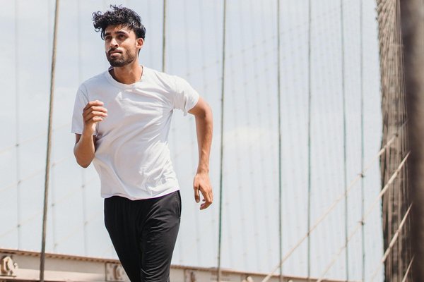 Comment les professionnels de santé peuvent-ils mieux préparer leurs patients à la transition vers des soins à domicile ?